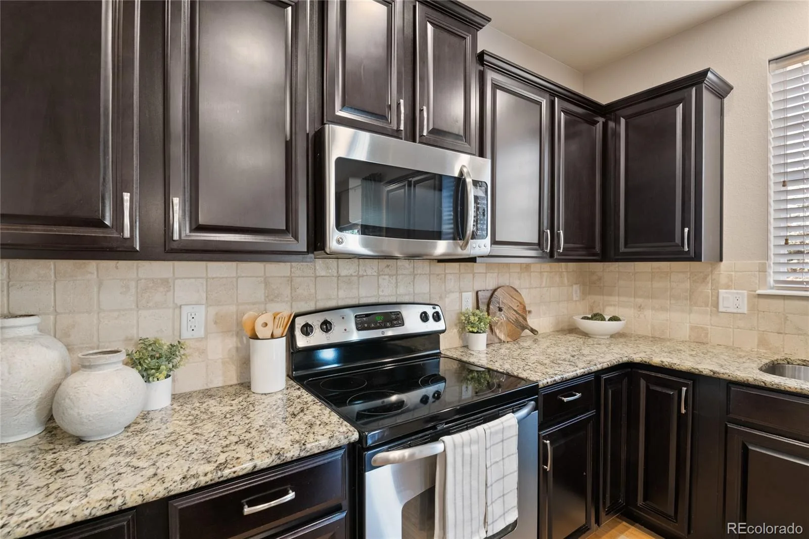 5563 S Elk Court Aurora CO 80016 | MLS #REC9930688 07102026233800 1600 13
