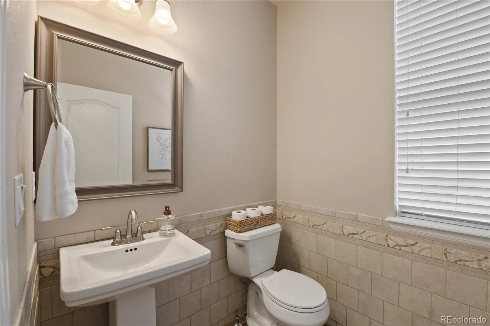 5563 S Elk Court Aurora CO 80016 | MLS #REC9930688 07102026233800 1600 18
