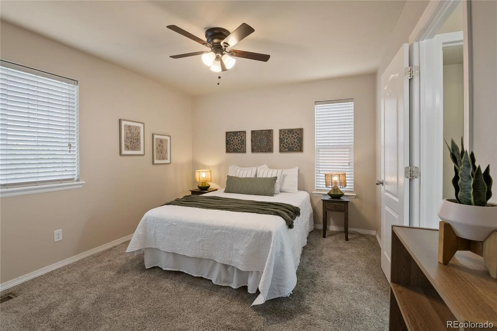 5563 S Elk Court Aurora CO 80016 | MLS #REC9930688 07102026233800 1600 33
