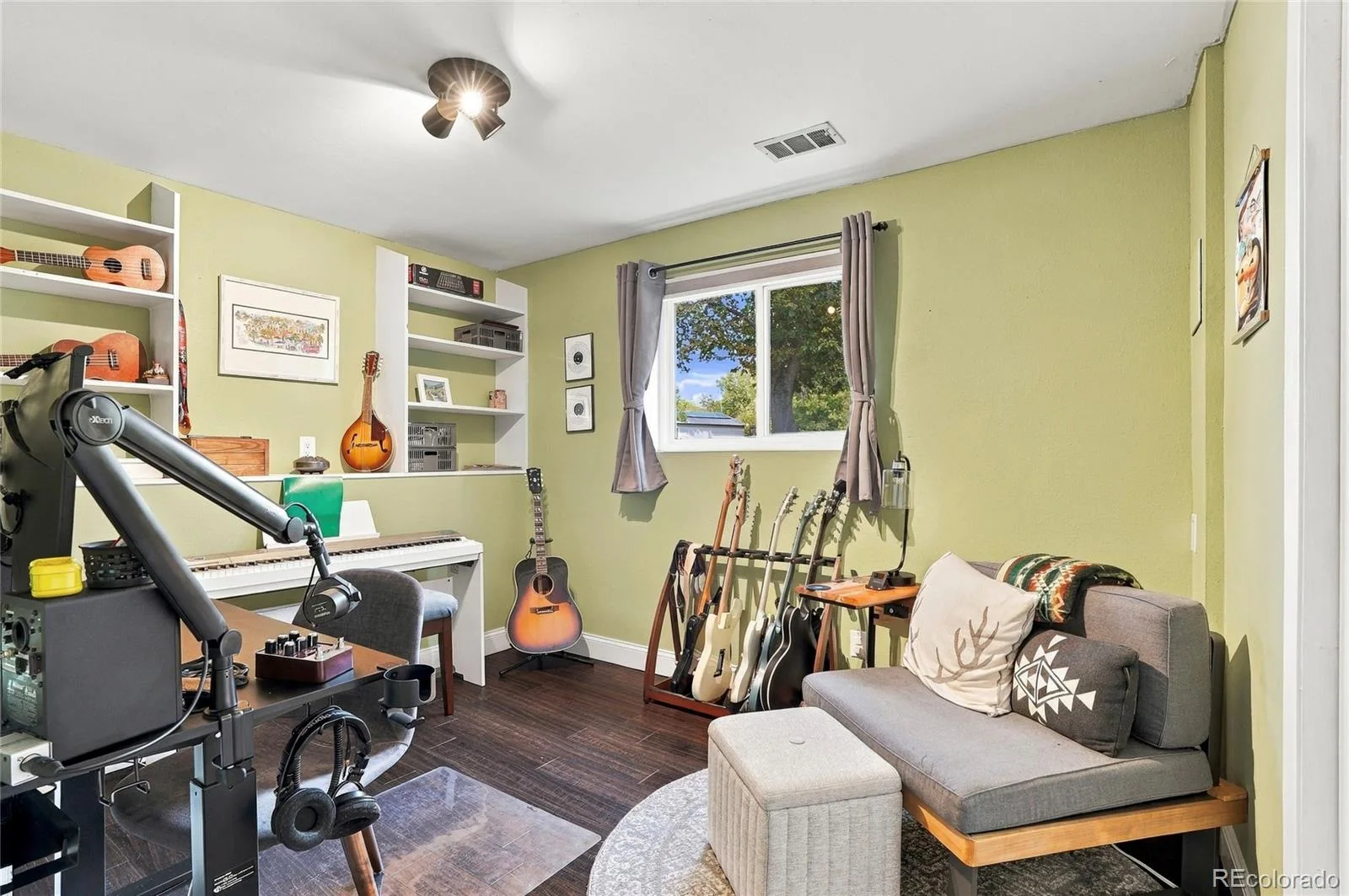 2843 S Ouray Way Aurora CO 80013 | MLS #REC9931142 10142026210150 1600 18