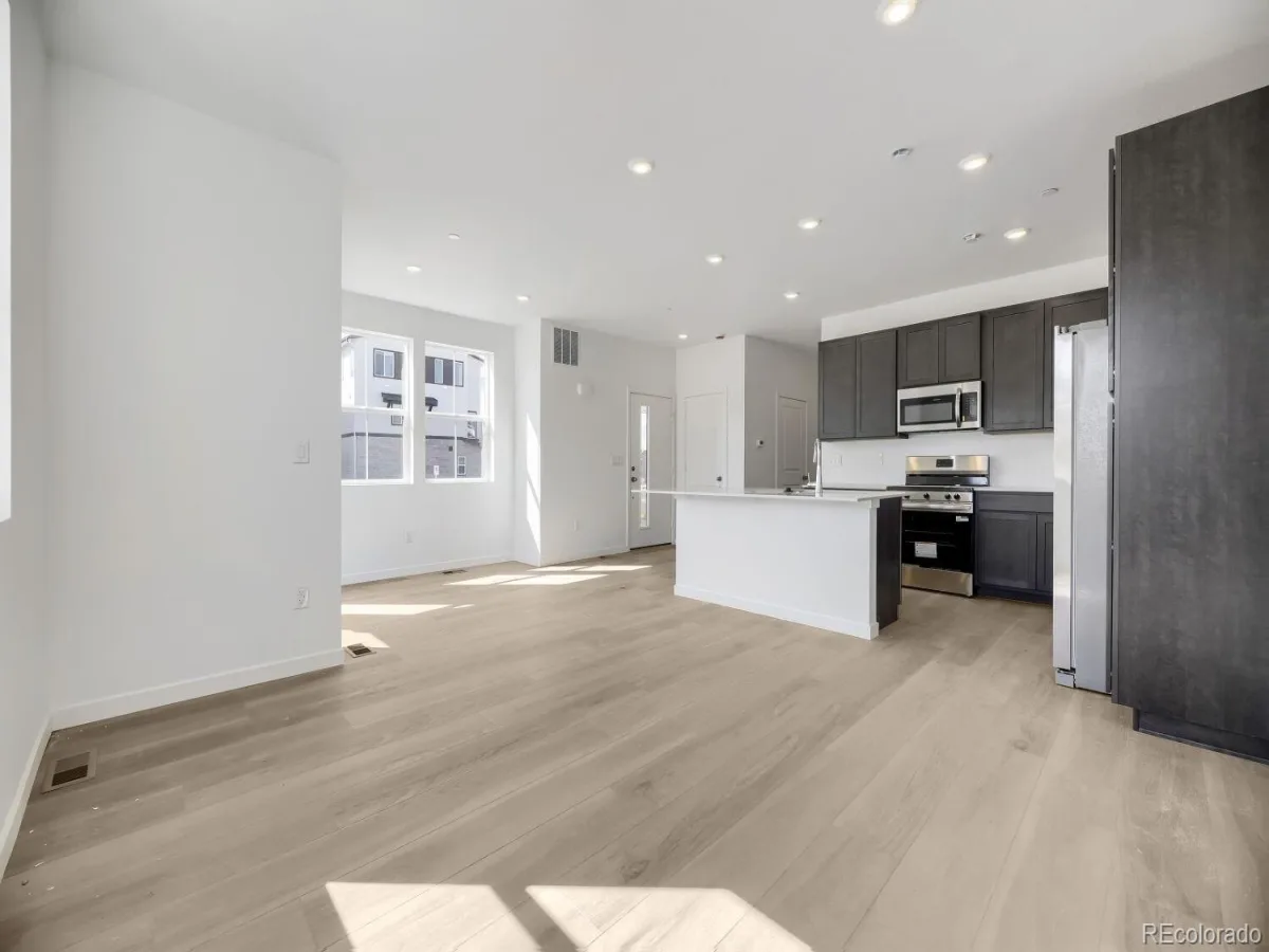7679 S Mobile Way Centennial CO 80018 | MLS #REC9932100 08272026202407 1200 2