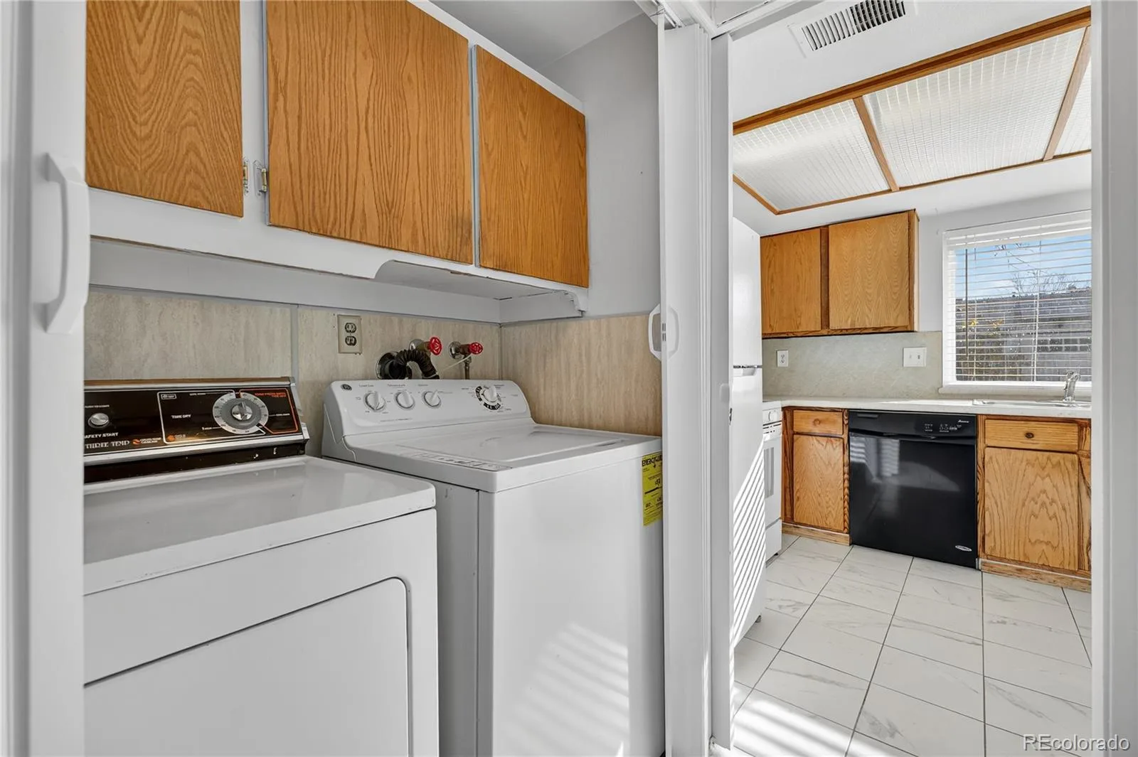 1281 S Troy Street Aurora CO 80012 | MLS #REC9932114 09222026170112 1600 12