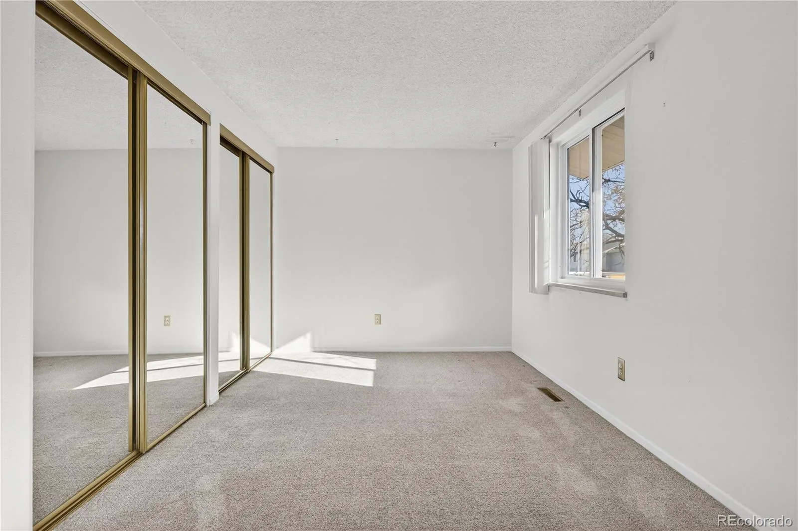 1281 S Troy Street Aurora CO 80012 | MLS #REC9932114 09222026170112 1600 16