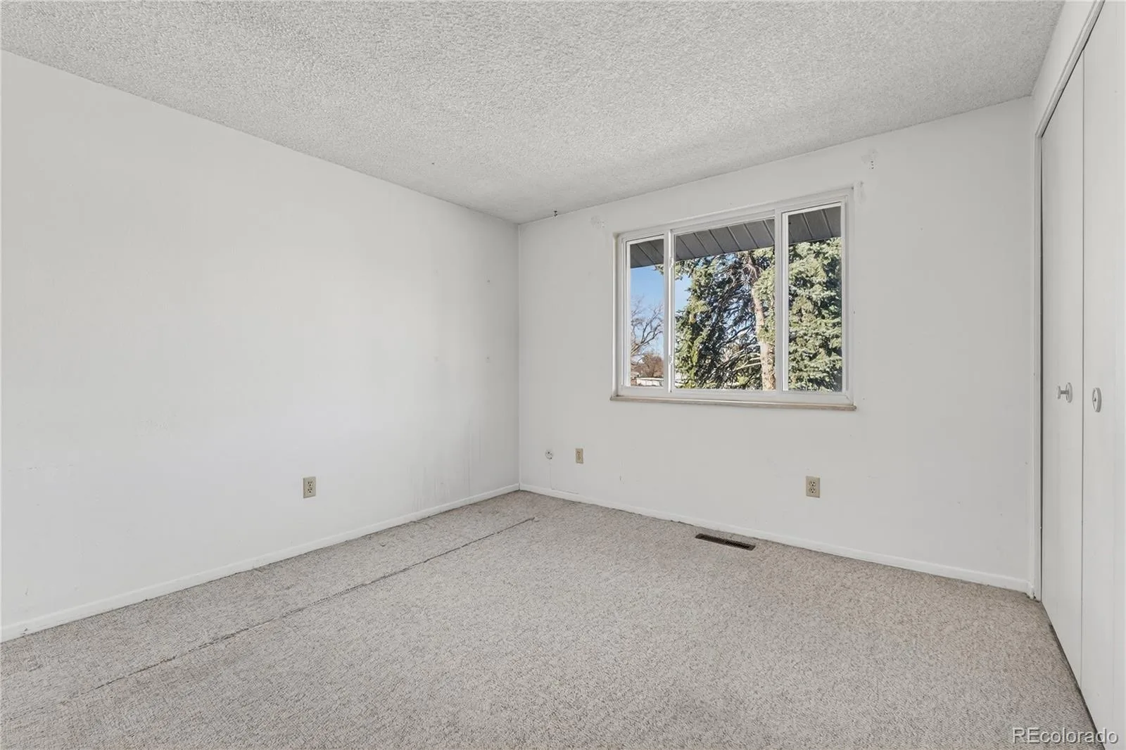 1281 S Troy Street Aurora CO 80012 | MLS #REC9932114 09222026170112 1600 18