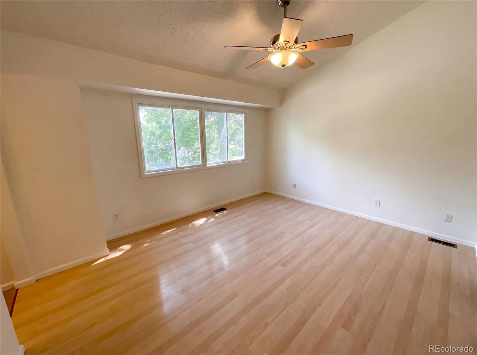 9938 Garland Drive Broomfield CO 80021 MLS #REC9942050 06232026202138 1600 13