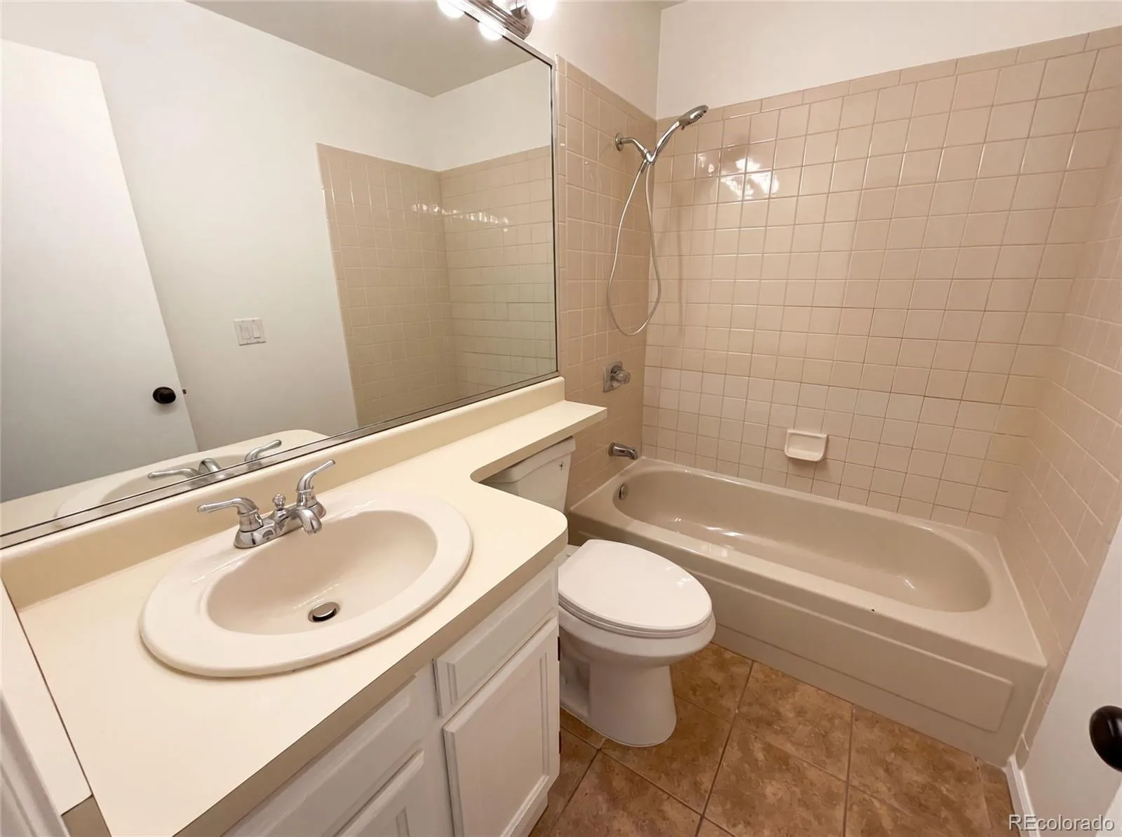 9938 Garland Drive Broomfield CO 80021 MLS #REC9942050 06232026202138 1600 21