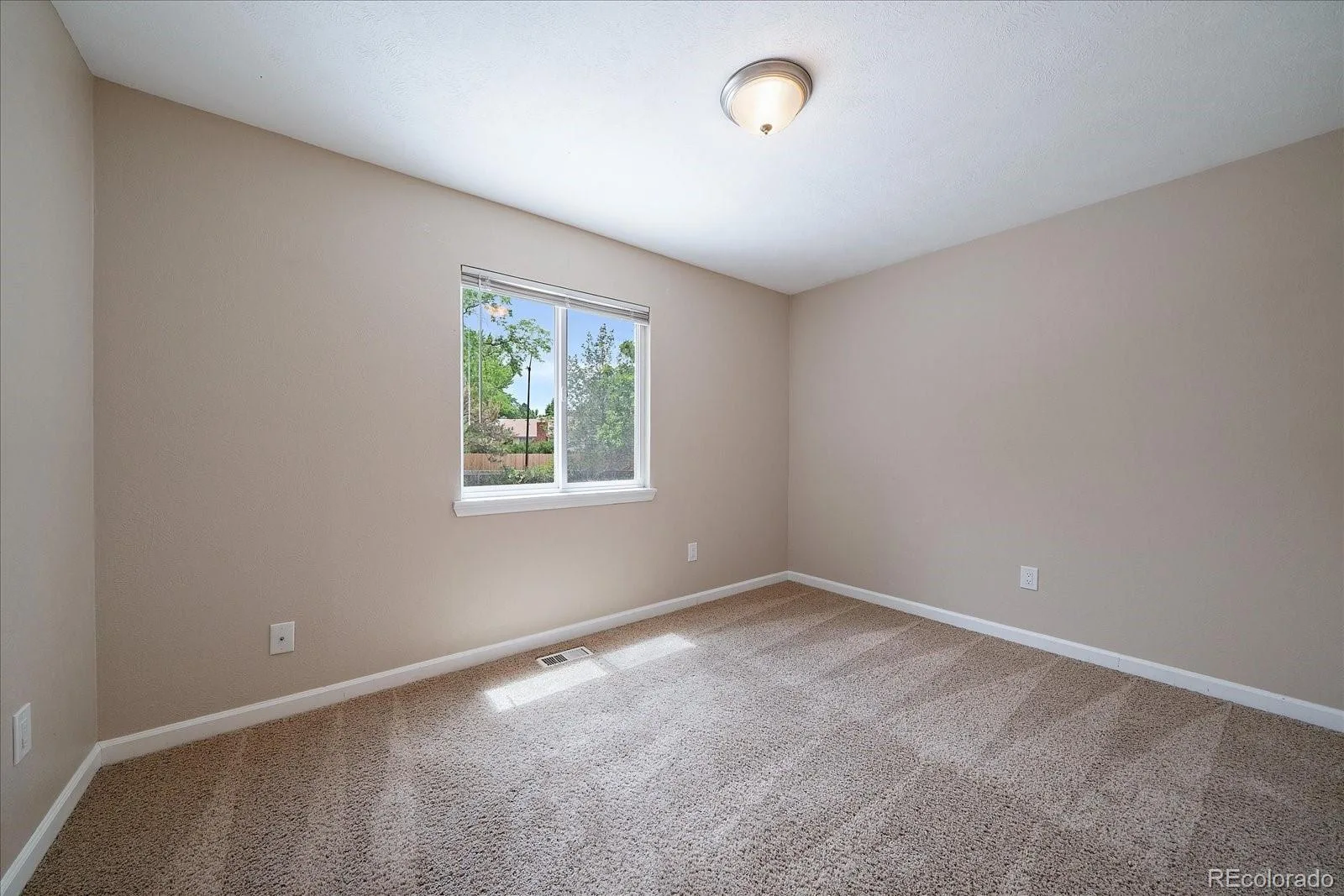 7892 S Logan Drive Littleton CO 80122 MLS #REC9945072 07092026215923 1600 24