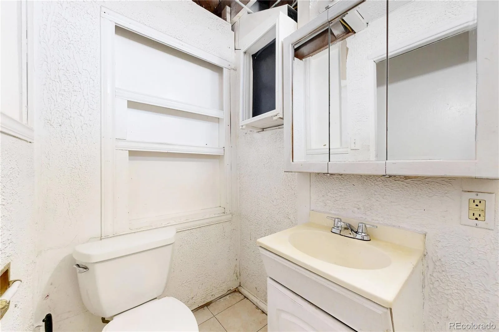 2221 W 55th Avenue Denver CO 80221 | MLS #REC9946623 08052026195653 1600 19