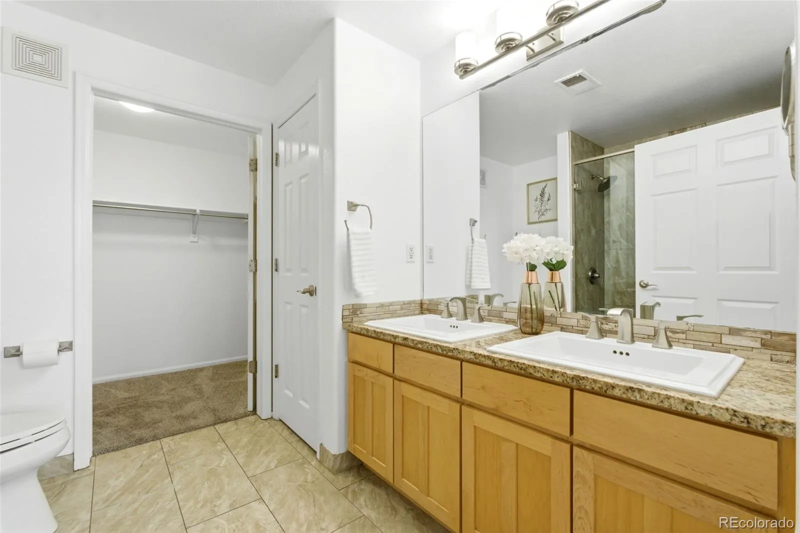 2153 S Fulton Circle #101 Aurora CO 80247 MLS #REC9953214 04302026204024 1600 11