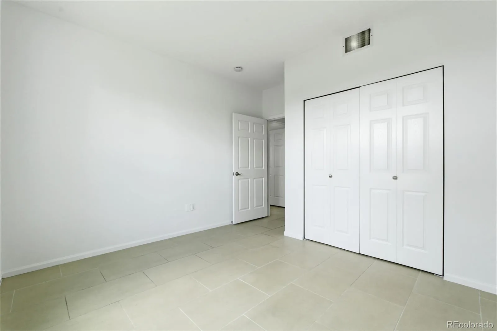 2153 S Fulton Circle #101 Aurora CO 80247 MLS #REC9953214 04302026204024 1600 14