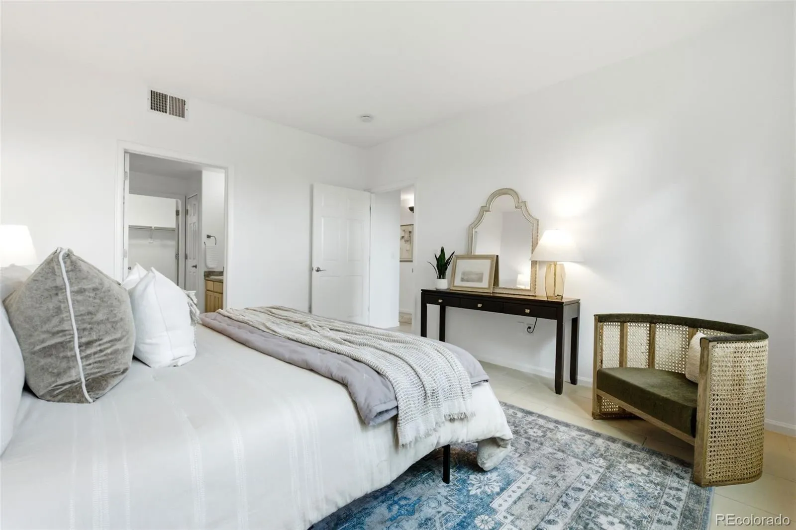 2153 S Fulton Circle #101 Aurora CO 80247 MLS #REC9953214 04302026204024 1600 9