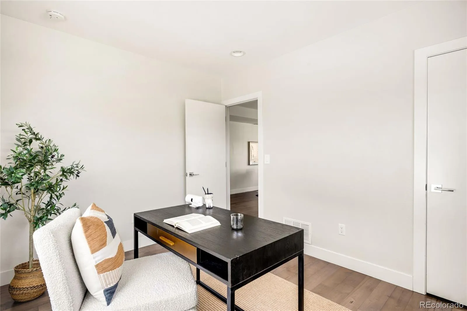 28 S Lincoln Street Denver CO 80209 MLS #REC9956123 05282026042936 1600 11