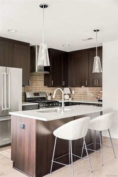 28 S Lincoln Street Denver CO 80209 MLS #REC9956123 05282026042936 800 3