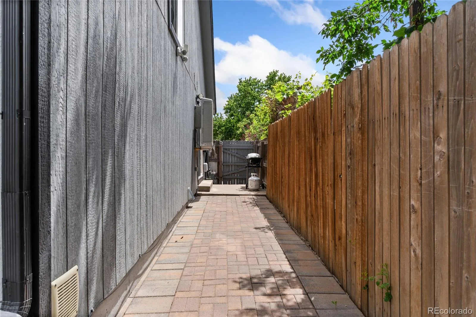 18983 E 16th Place Aurora CO 80011 | MLS #REC9960742 07252026201508 1600 22