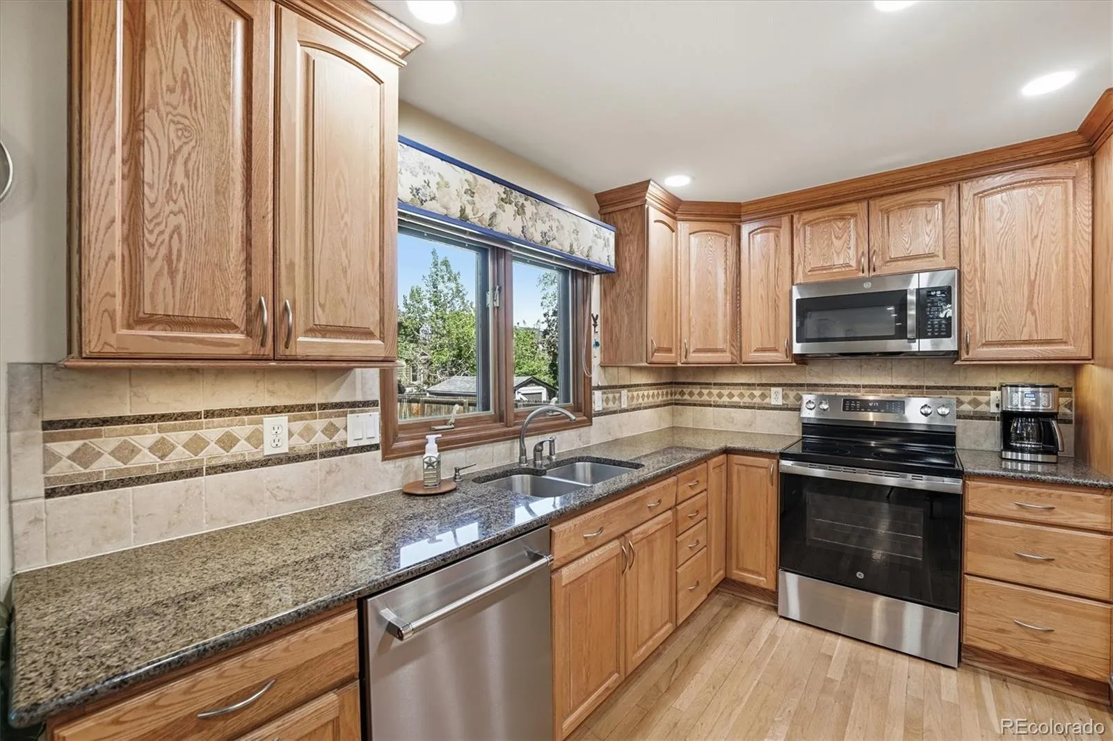 7933 S Datura E Circle Littleton CO 80120 MLS #REC9962215 04292026165439 1600 5