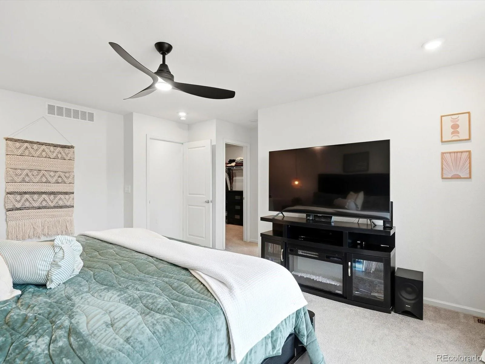 5952 N Liverpool Court Aurora CO 80019 | MLS #REC9963799 10112026192026 1600 18