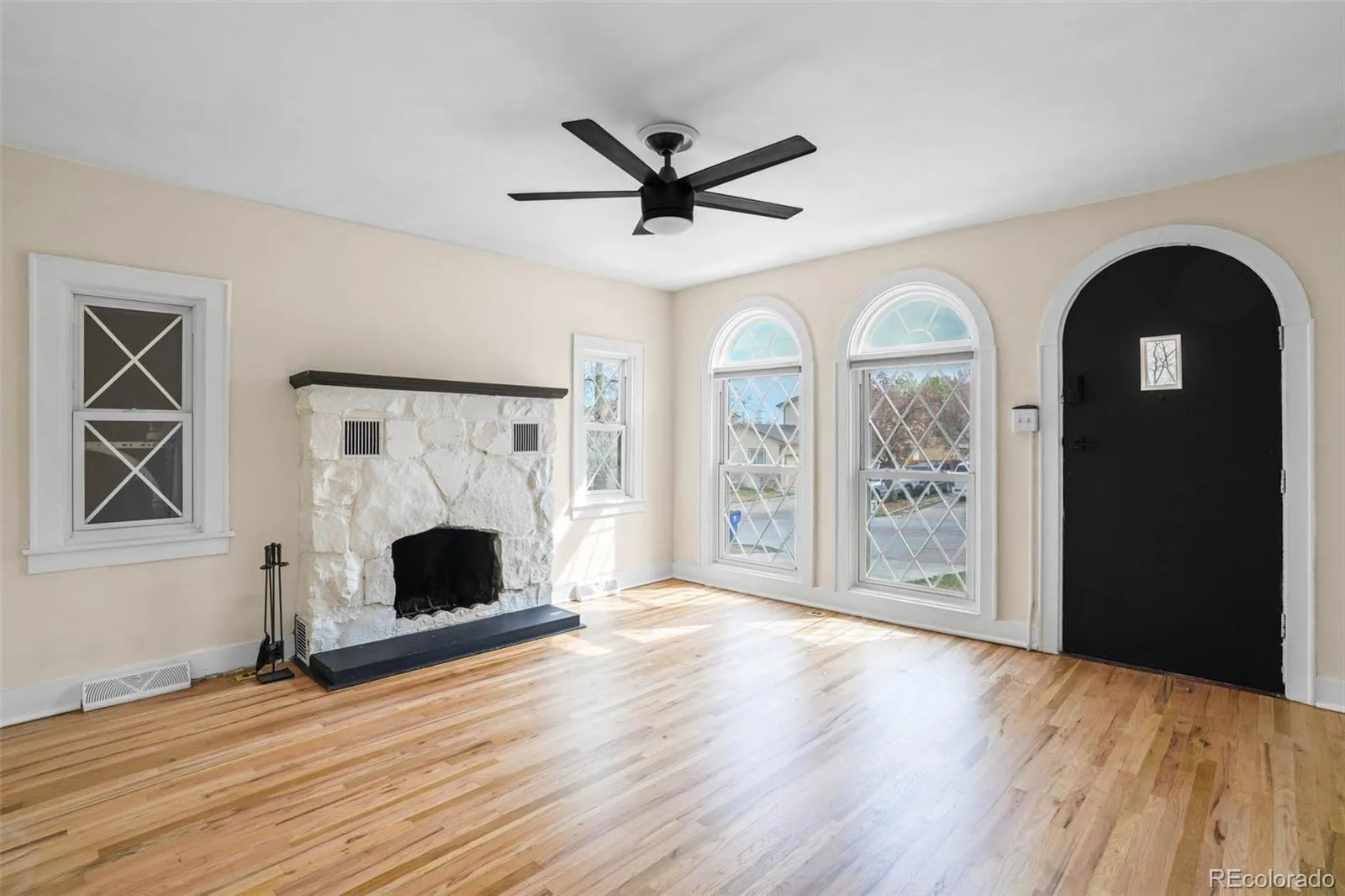 04102026235310 1600 1