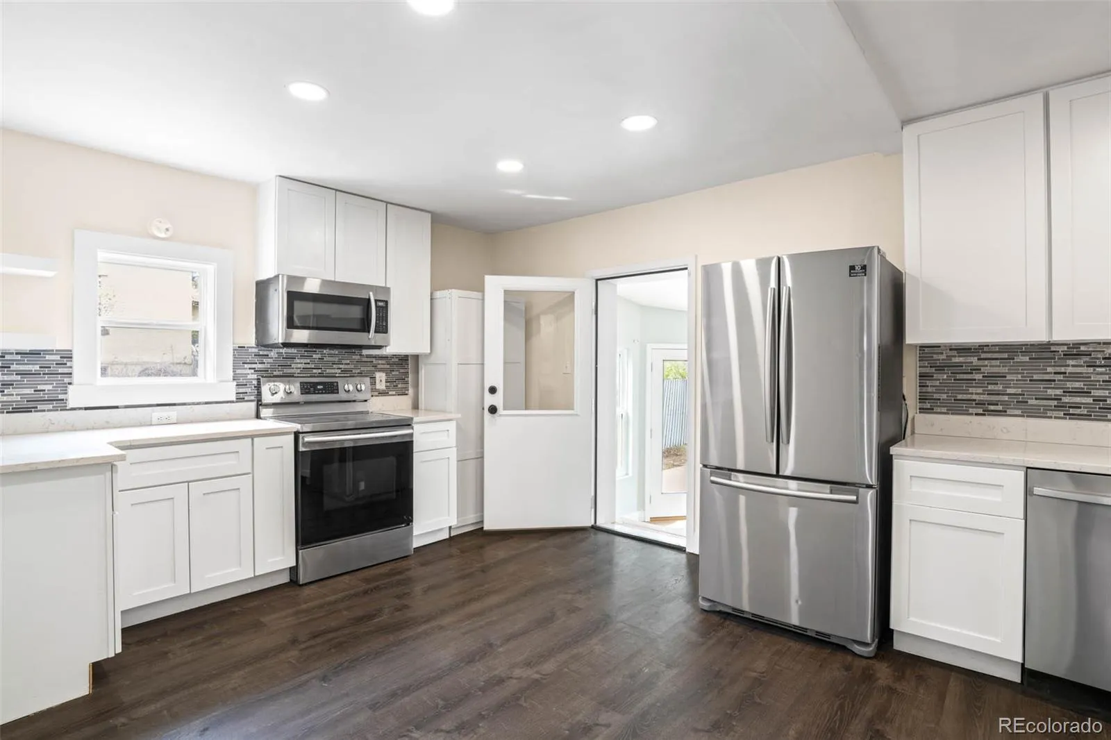 04102026235310 1600 10