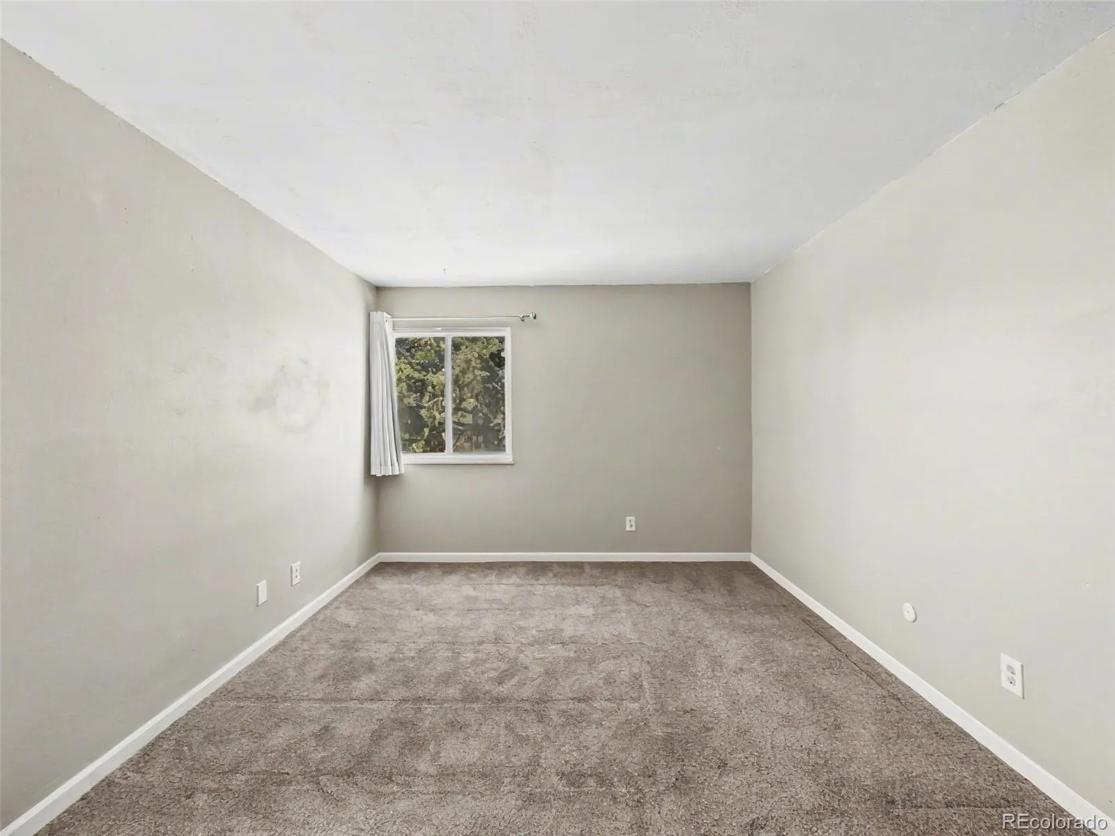 968 S Peoria Street Aurora CO 80012 MLS #REC9981316 04192026221000 1600 12