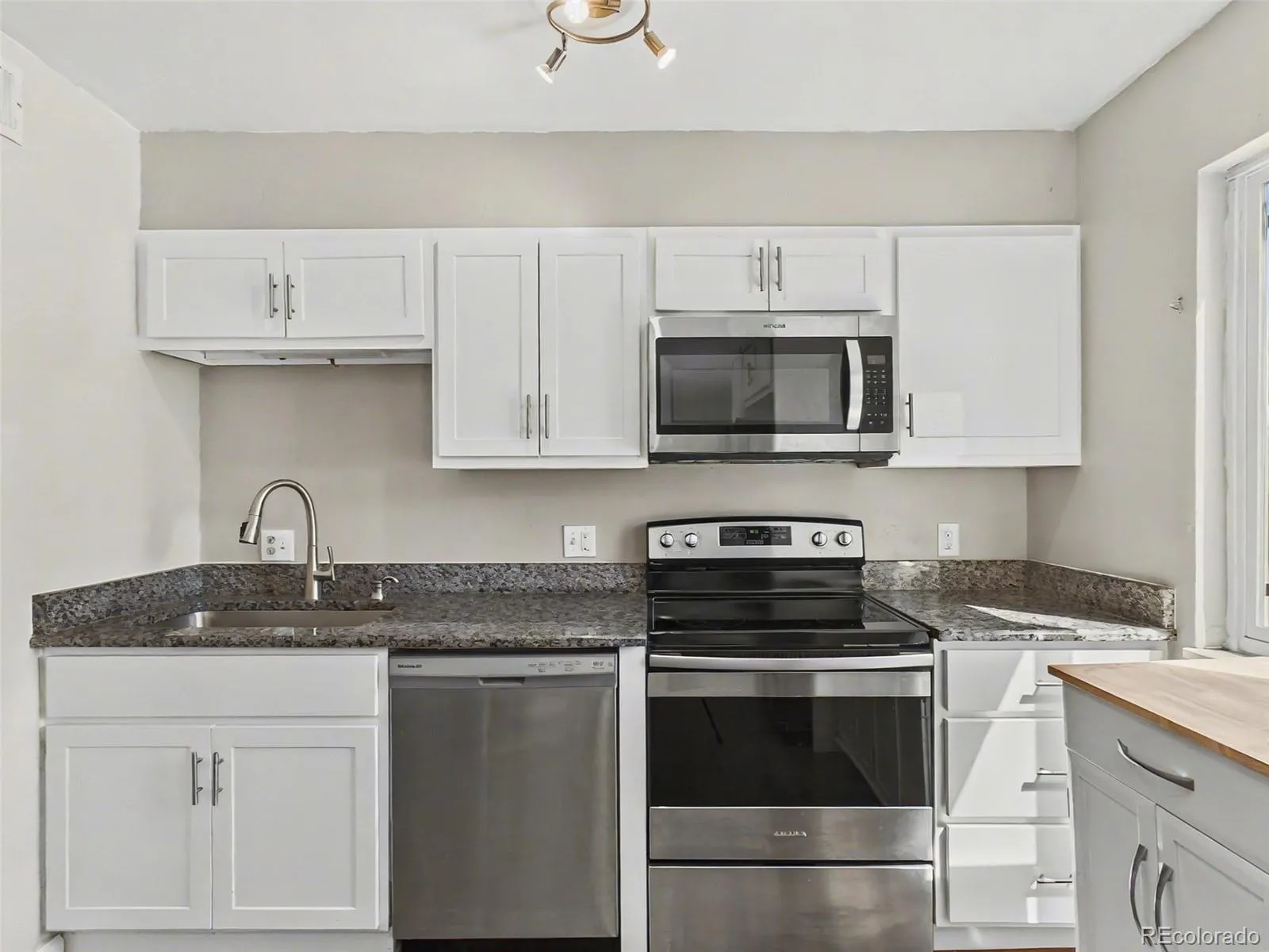 968 S Peoria Street Aurora CO 80012 MLS #REC9981316 04192026221000 1600 7