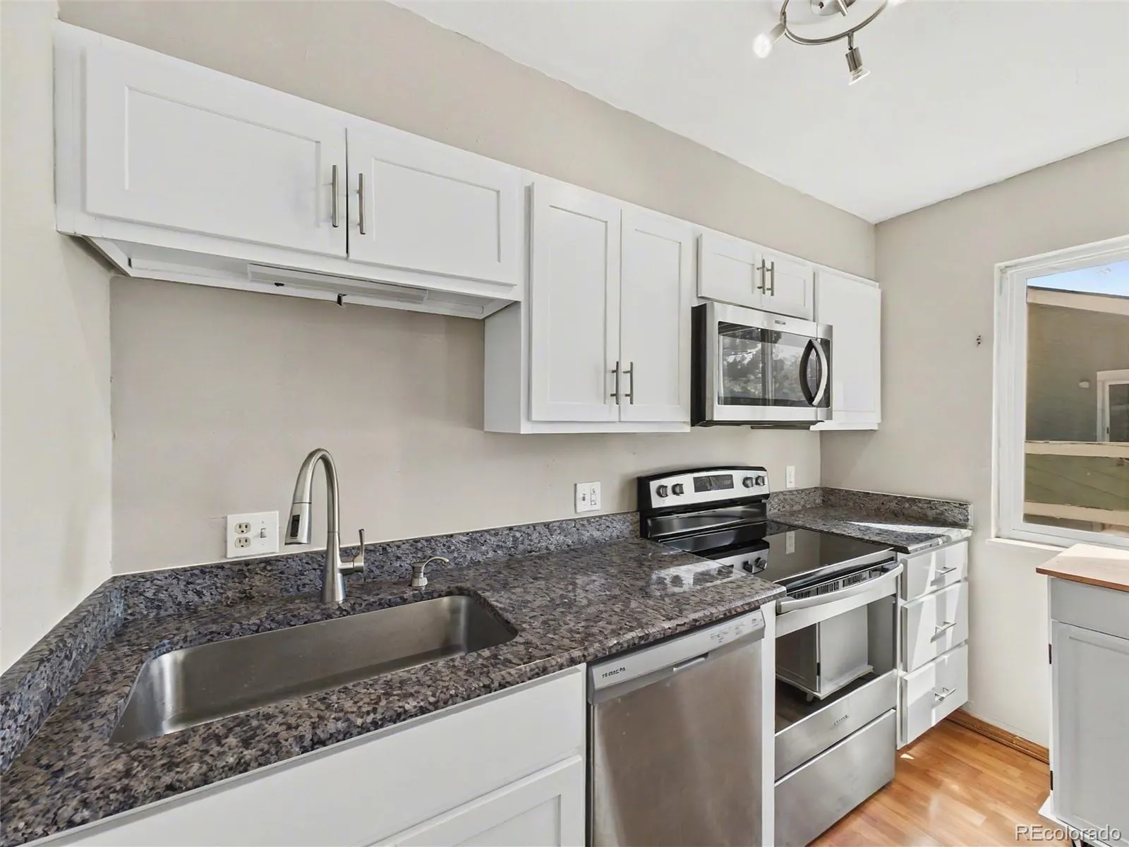 968 S Peoria Street Aurora CO 80012 MLS #REC9981316 04192026221000 1600 8