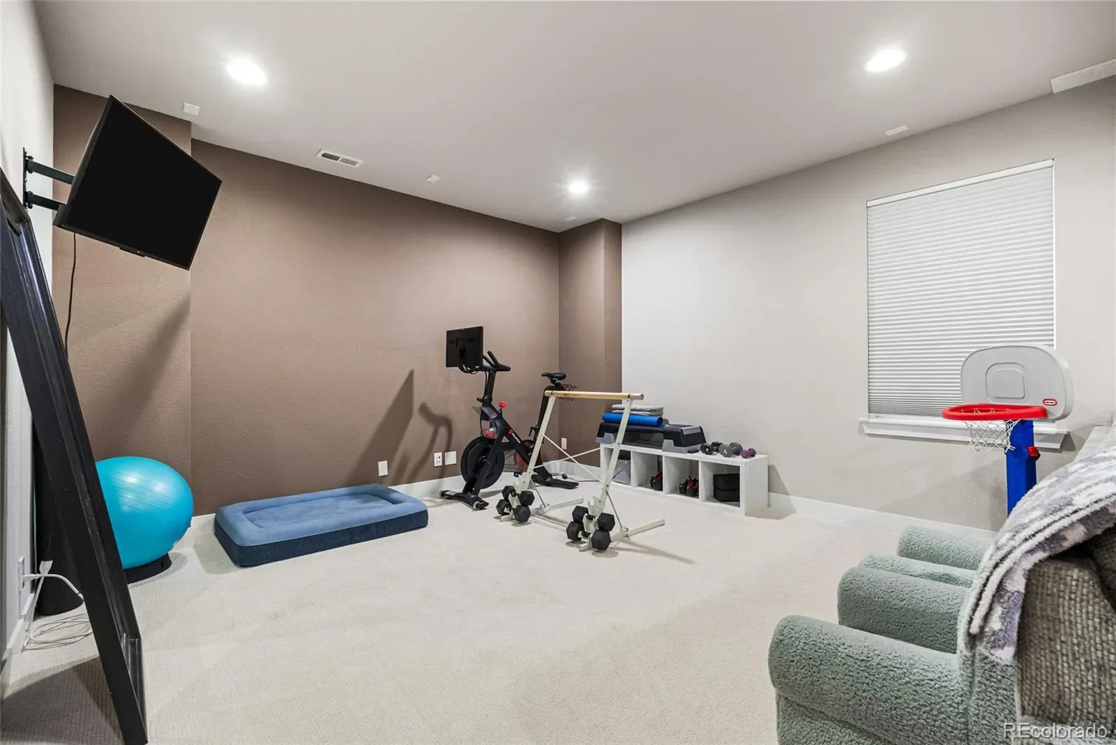 03192026195320 1600 24