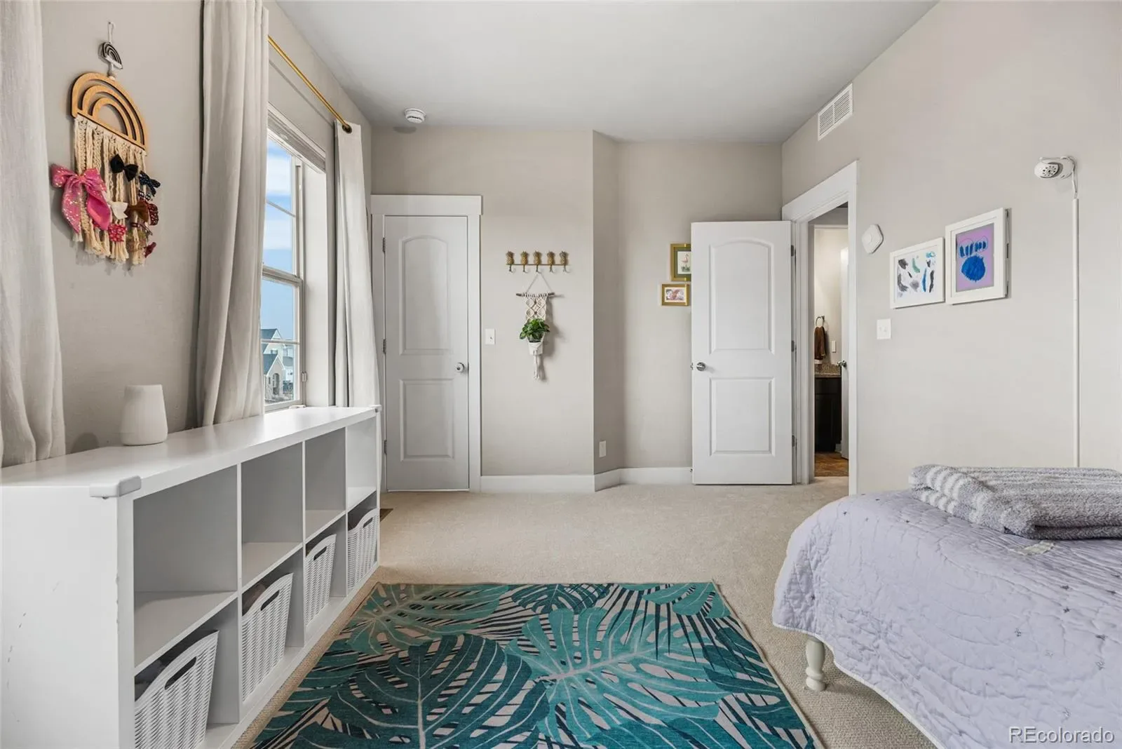 03192026195320 1600 32