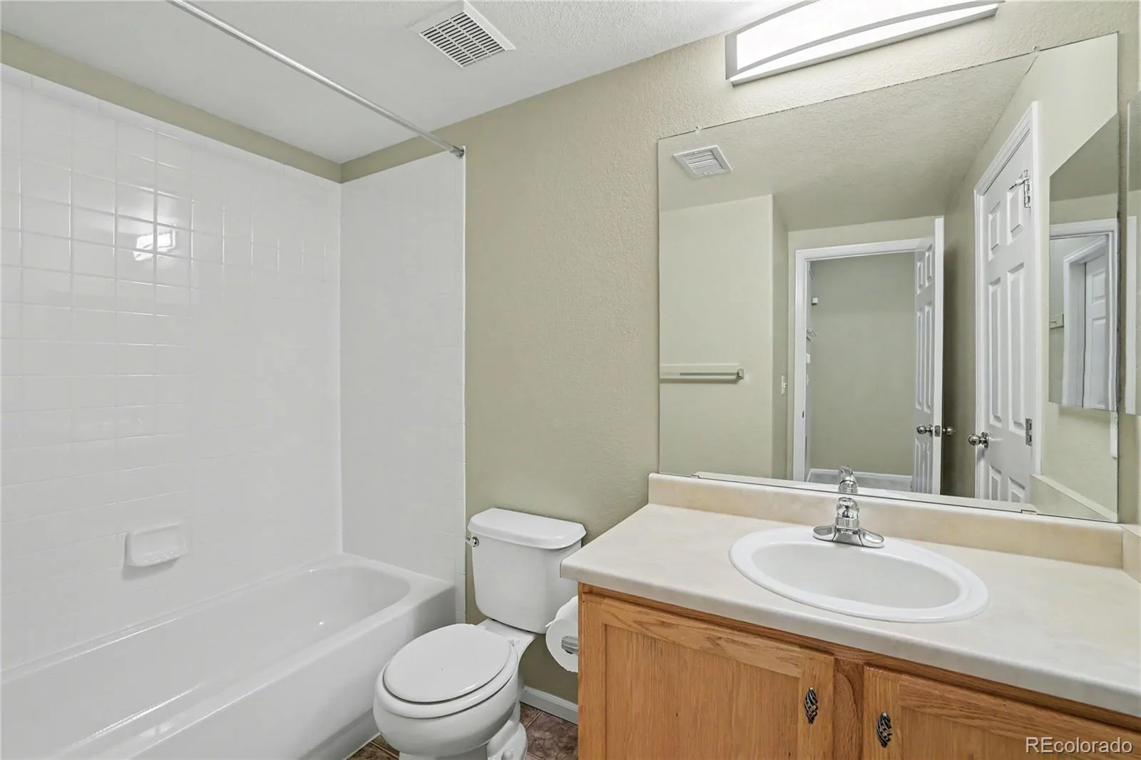 10546 Graymont Lane #B Littleton CO 80126 | MLS #REC9981812 08152026160202 1600 12