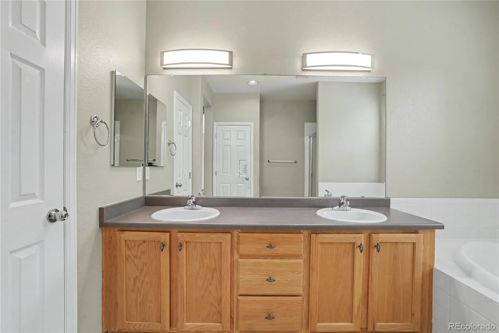 10546 Graymont Lane #B Littleton CO 80126 | MLS #REC9981812 08152026160202 1600 18