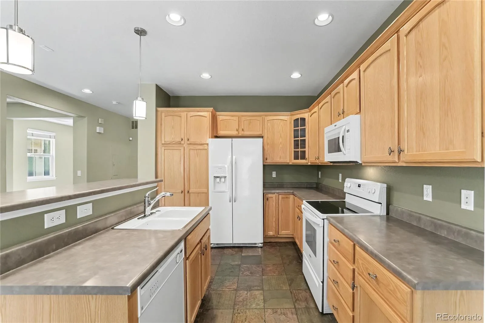 10546 Graymont Lane #B Littleton CO 80126 | MLS #REC9981812 08152026160202 1600 5