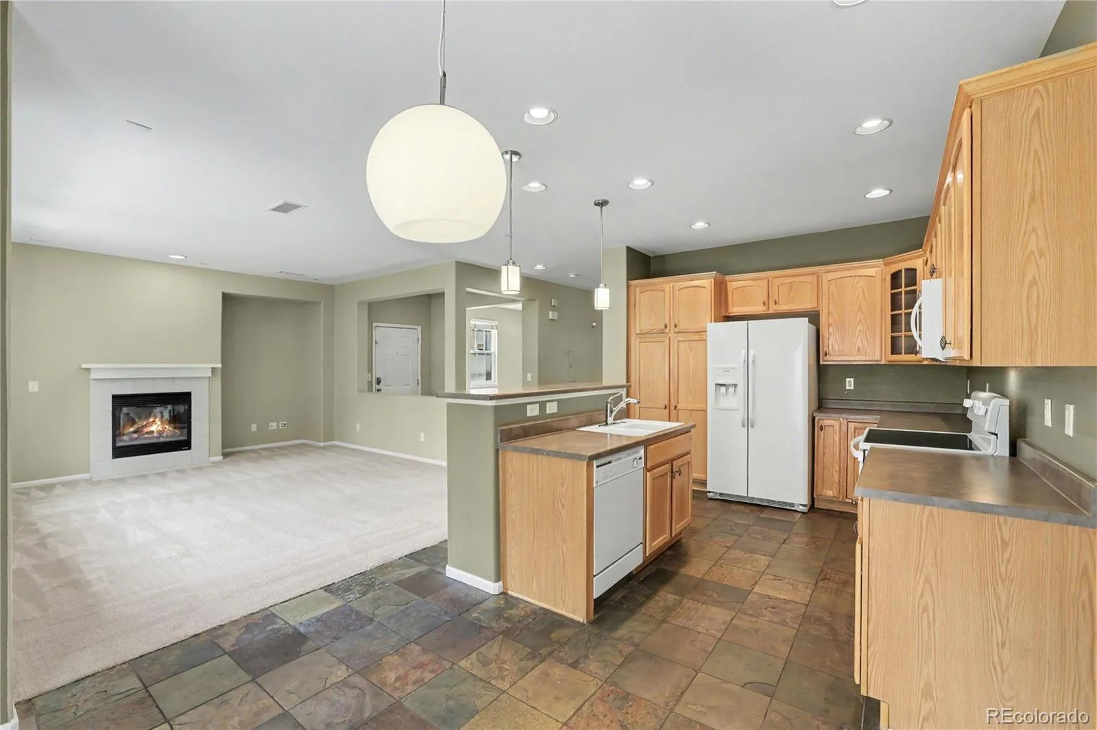 10546 Graymont Lane #B Littleton CO 80126 | MLS #REC9981812 08152026160202 1600 8