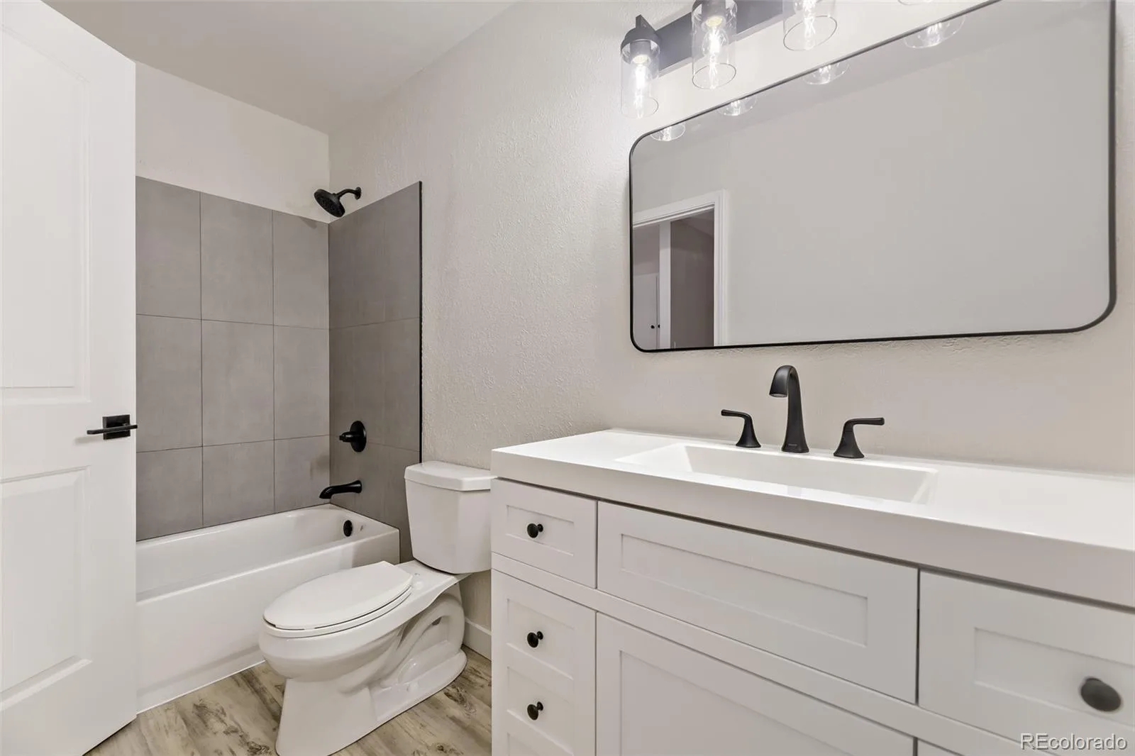 9008 E Mansfield Avenue Denver CO 80237 | MLS #REC9983390 10012026194943 1600 24