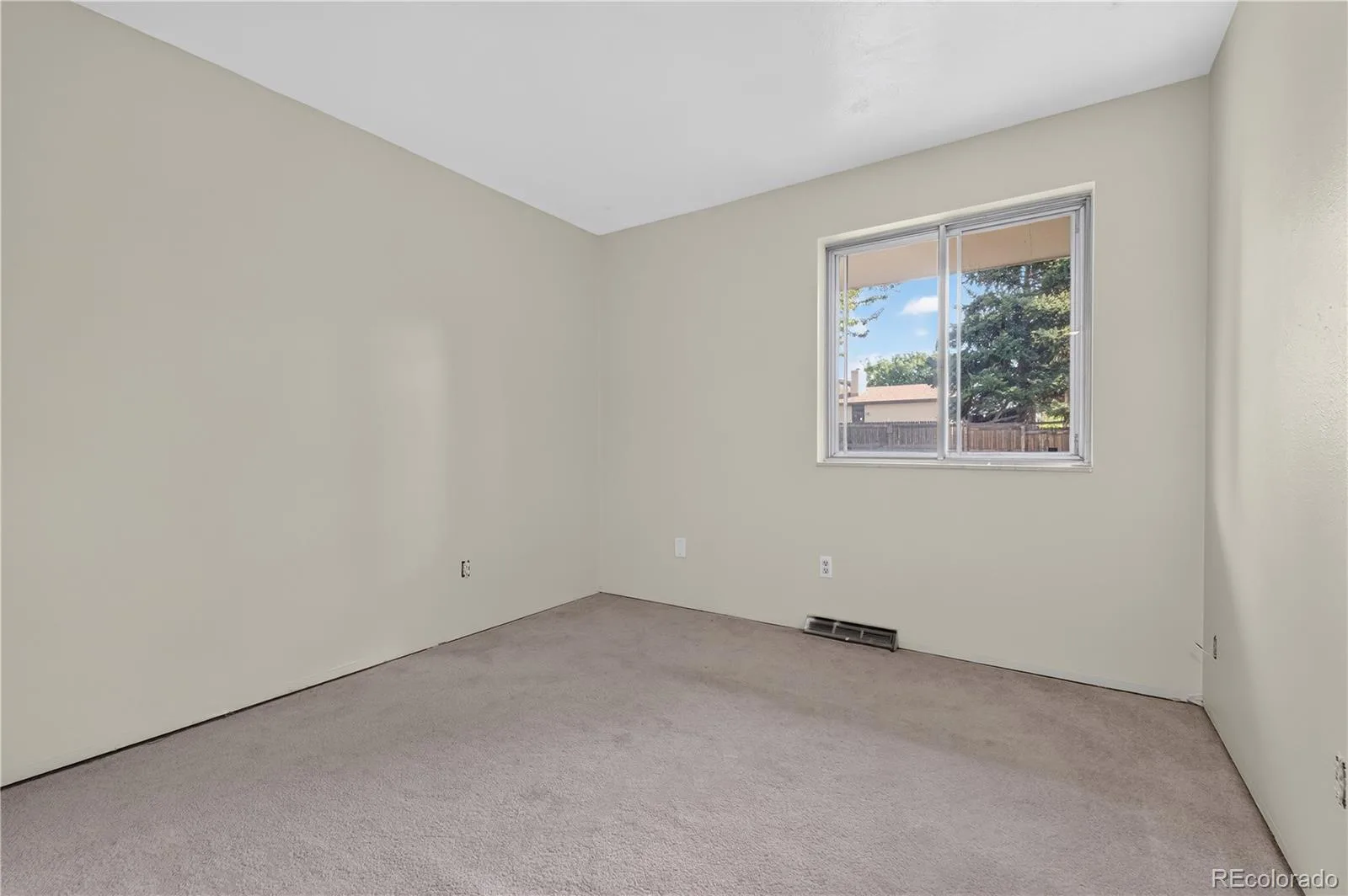 2436 S Lansing Way Aurora CO 80014 | MLS #REC9985841 08282026140527 1600 24