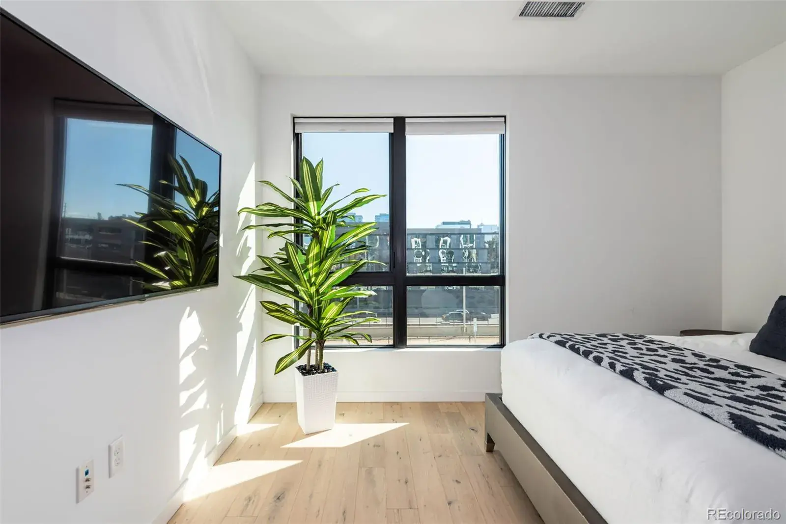 11192025174223 1600 17