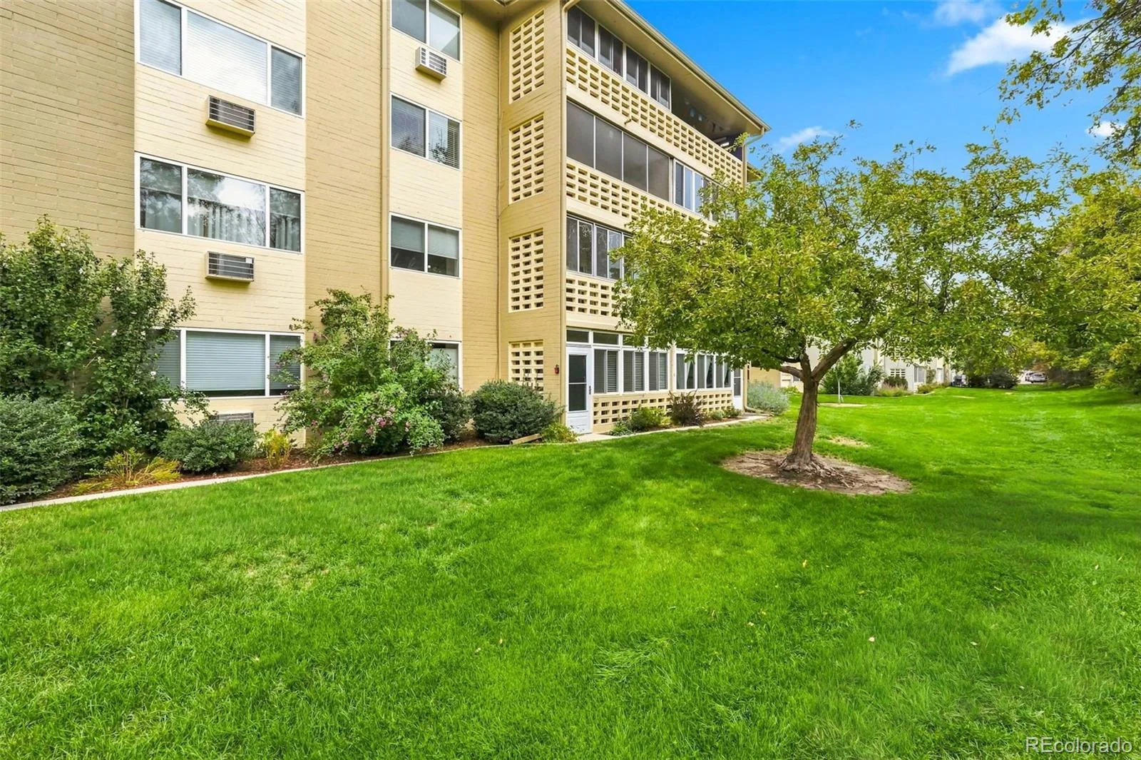 655 S Alton Way #10A #655 Denver CO 80247 | MLS #REC9987479 08312026232247 1600 26