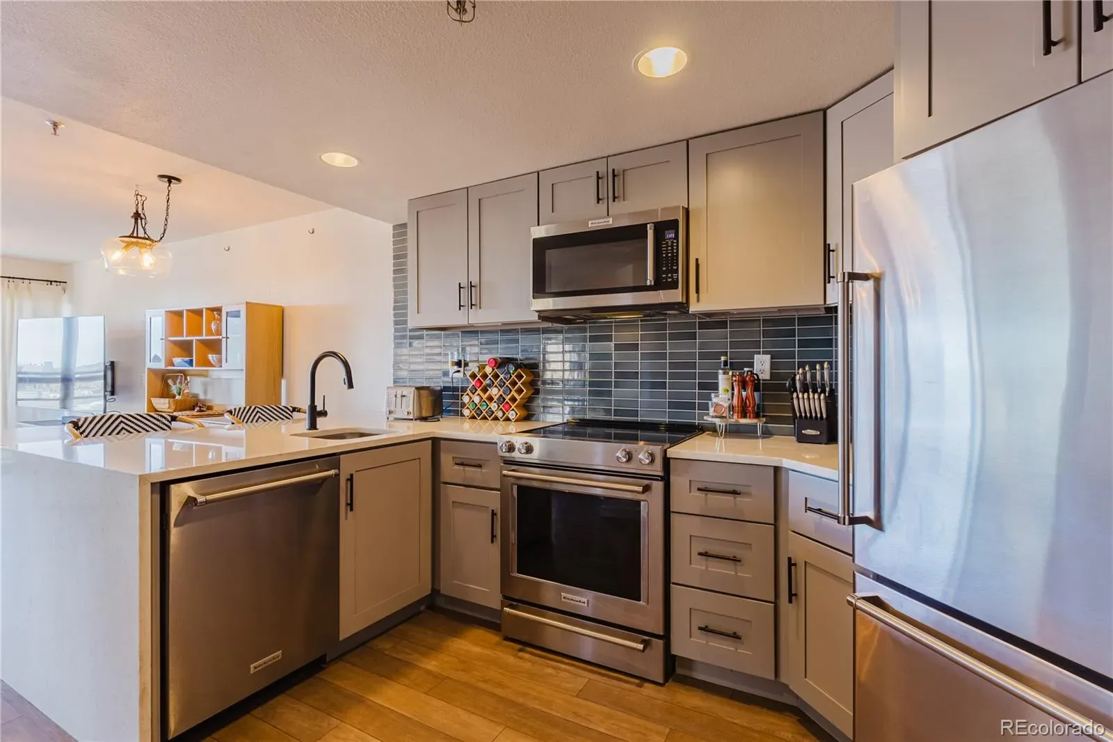 100 Park W Avenue #604 Denver CO 80205 MLS #REC9993203 03132026010043 1600 0