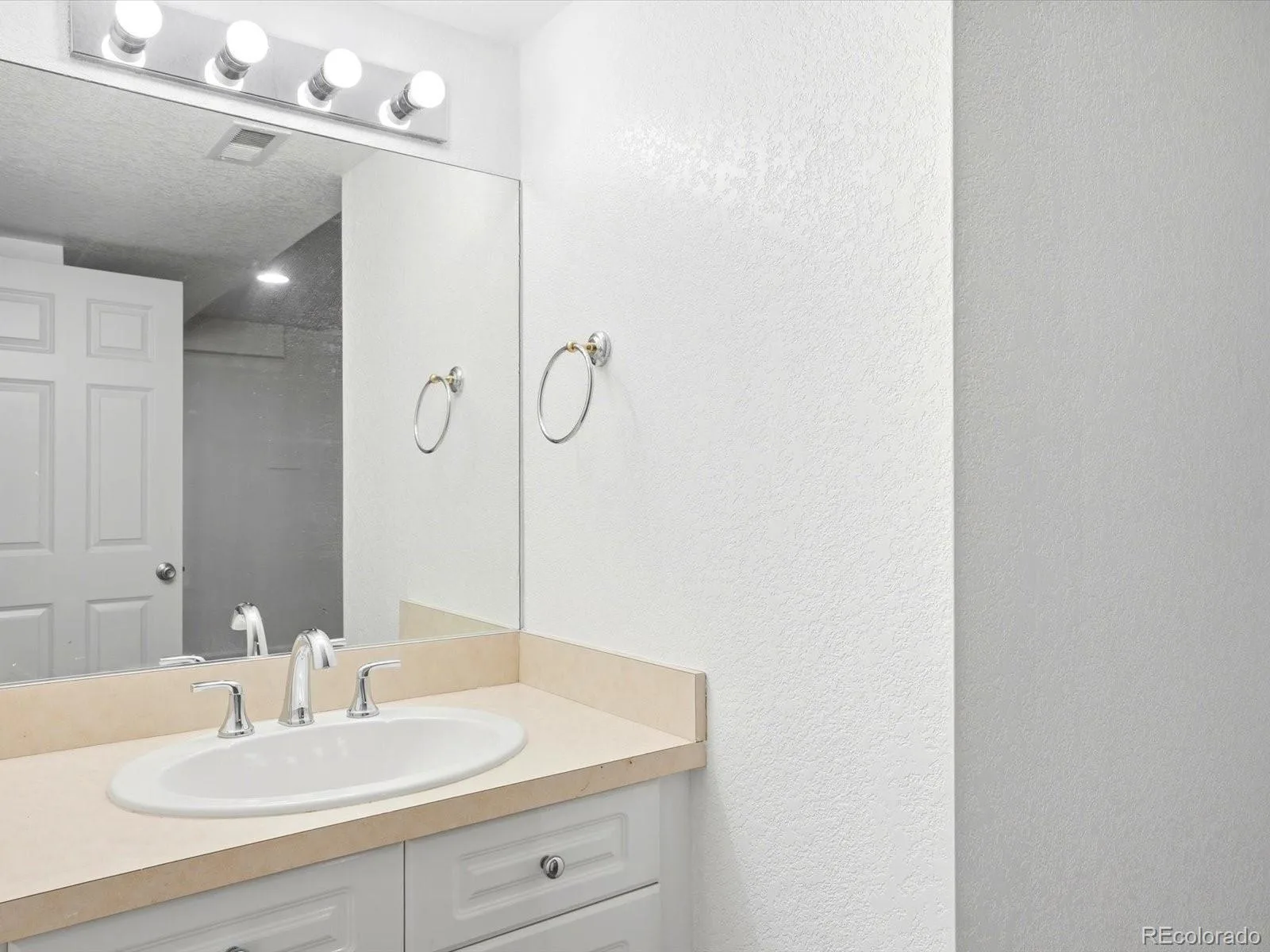 14044 E Temple Drive Aurora CO 80015 MLS #REC9994538 06112026215146 1600 39