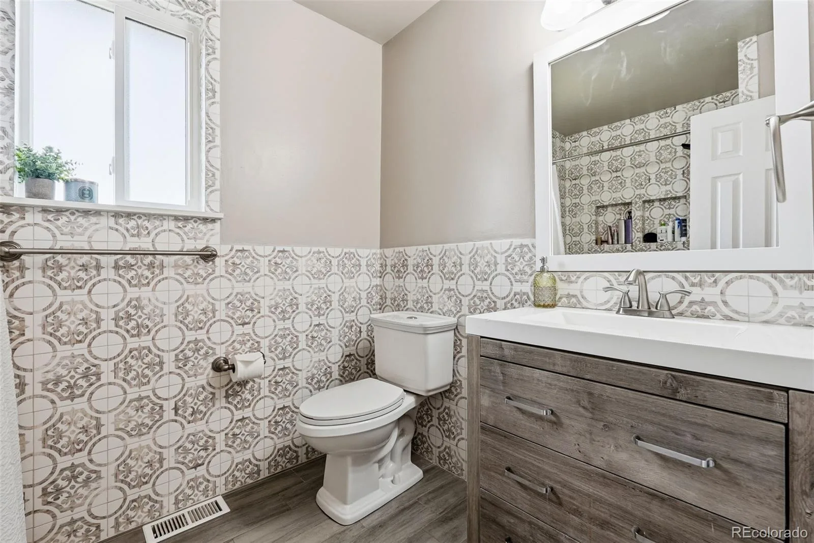 2300 W 57th Avenue Denver CO 80221 | MLS #REC9995159 07222026175147 1600 19