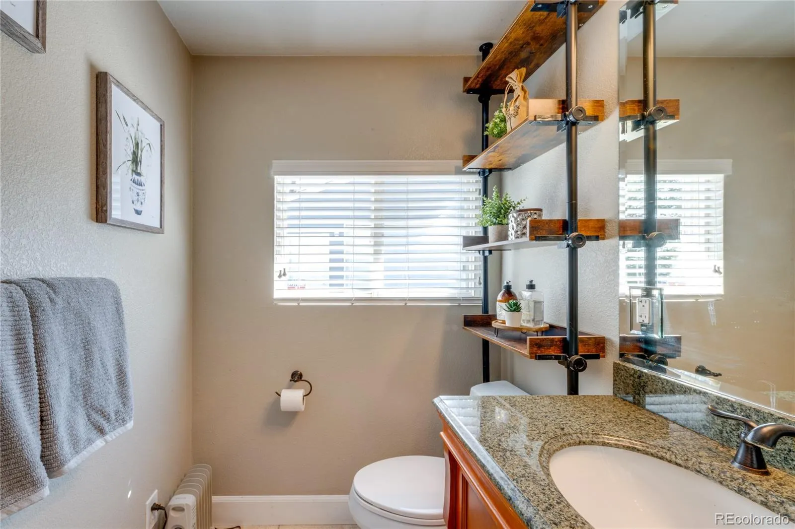 04012026225100 1600 24