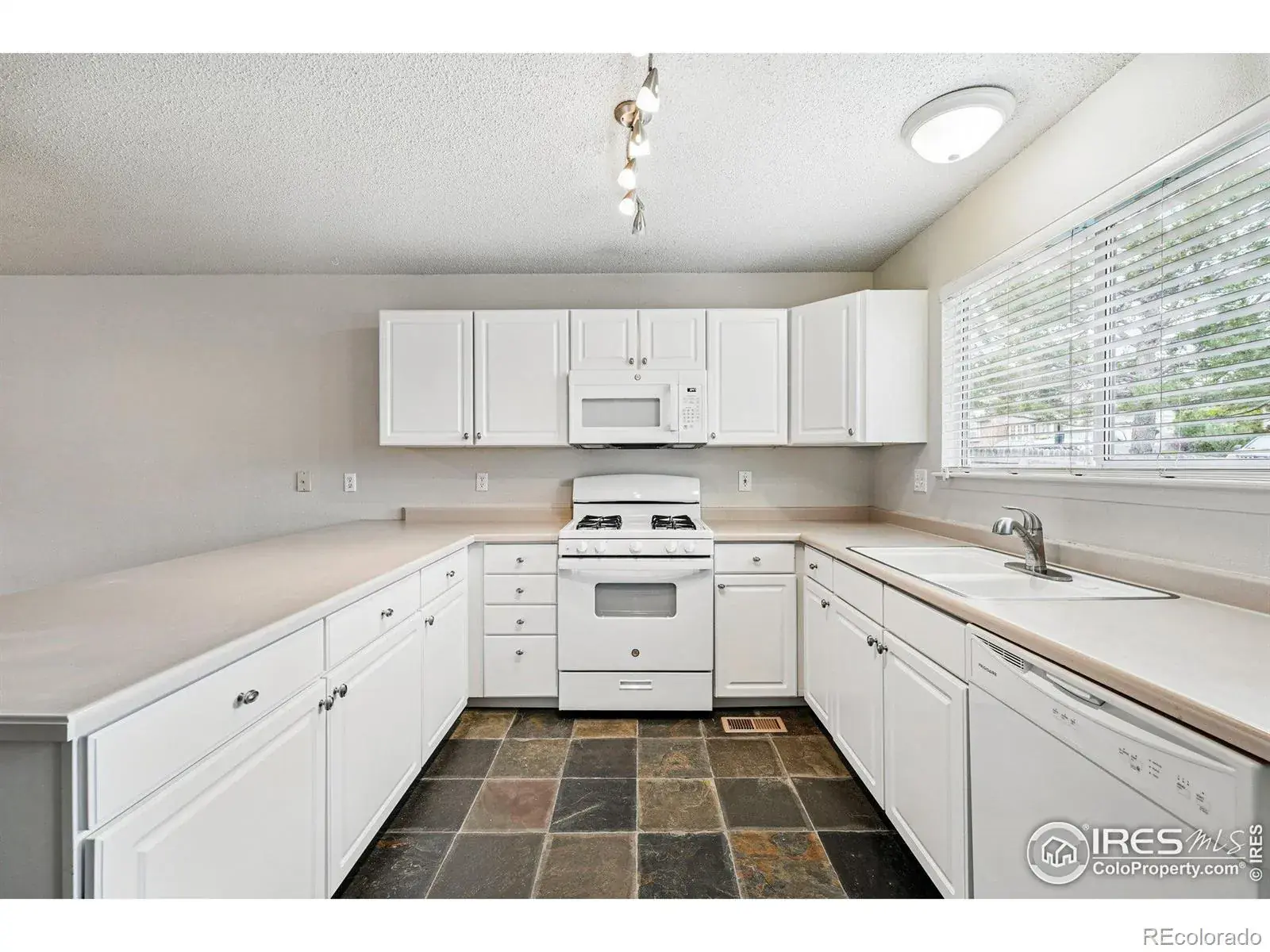 3022 W 107th Place #D Westminster CO 80031 MLS #RECIR1034892 02052026195603 1600 13