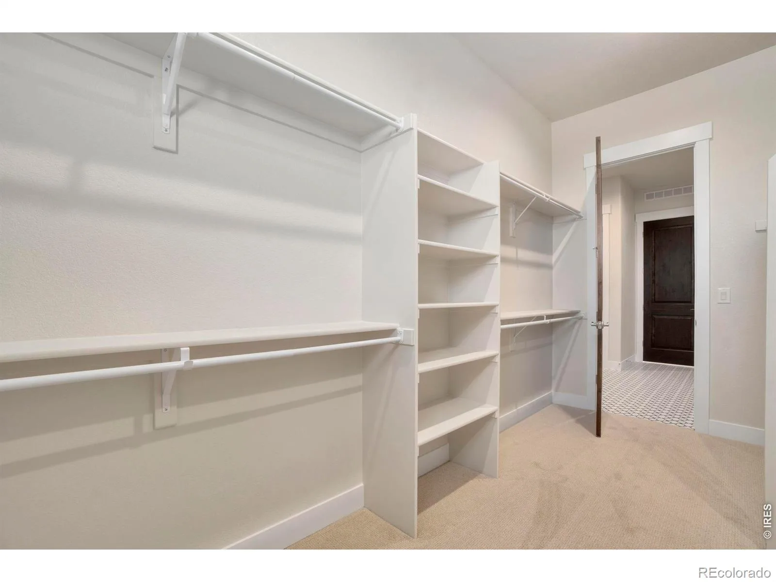 24113 E 36th Place Aurora CO 80019 | MLS #REC4590156 08192026001510 1600 31