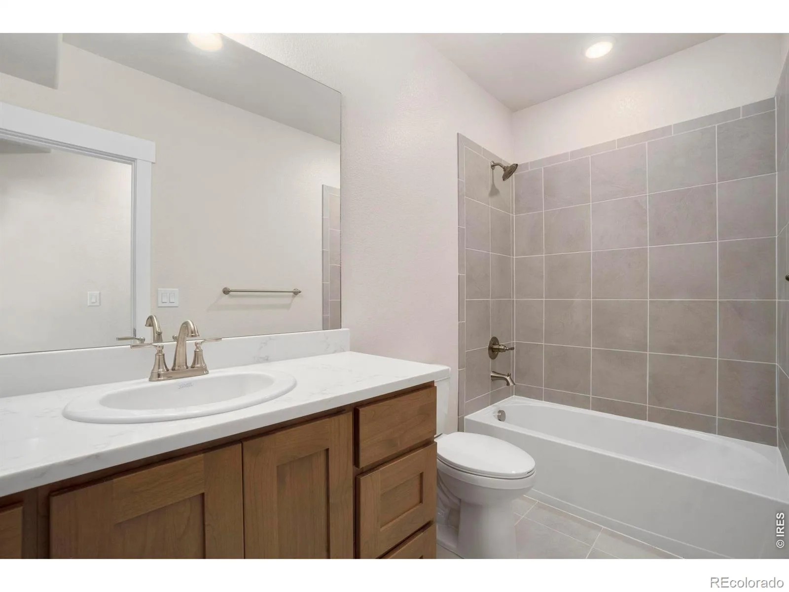 24113 E 36th Place Aurora CO 80019 | MLS #REC4590156 08192026001510 1600 42