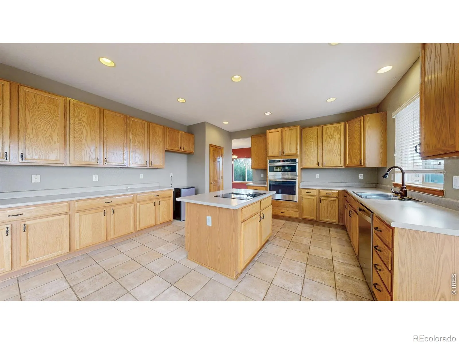 5904 S Ukraine Street Aurora CO 80015 MLS #RECIR1047155 04182026002240 1600 11