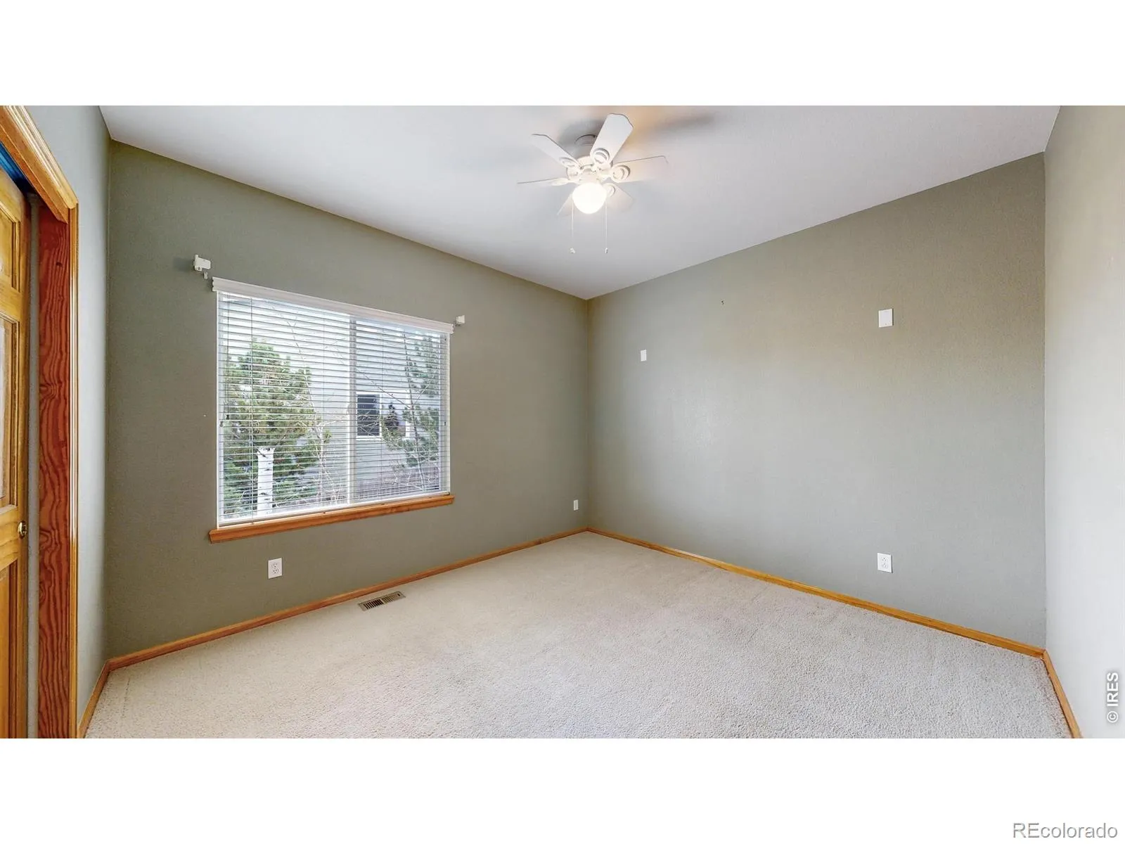5904 S Ukraine Street Aurora CO 80015 MLS #RECIR1047155 04182026002240 1600 12