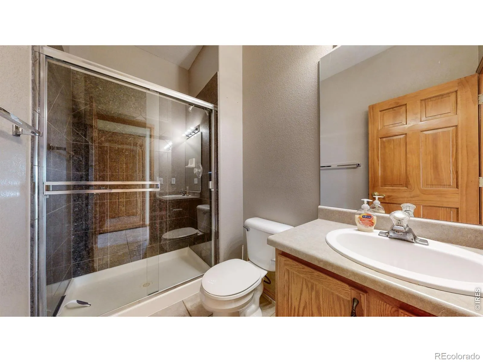 5904 S Ukraine Street Aurora CO 80015 MLS #RECIR1047155 04182026002240 1600 24