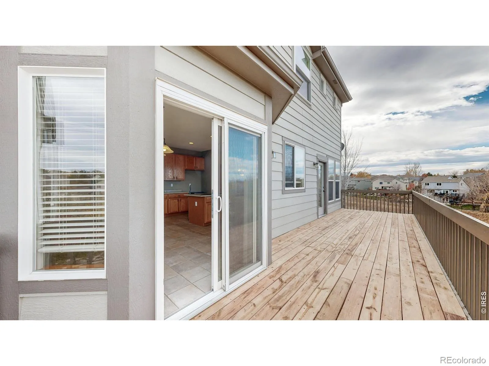 5904 S Ukraine Street Aurora CO 80015 MLS #RECIR1047155 04182026002240 1600 28