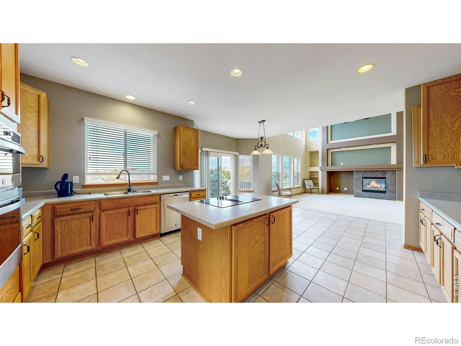 5904 S Ukraine Street Aurora CO 80015 MLS #RECIR1047155 04182026002240 1600 4