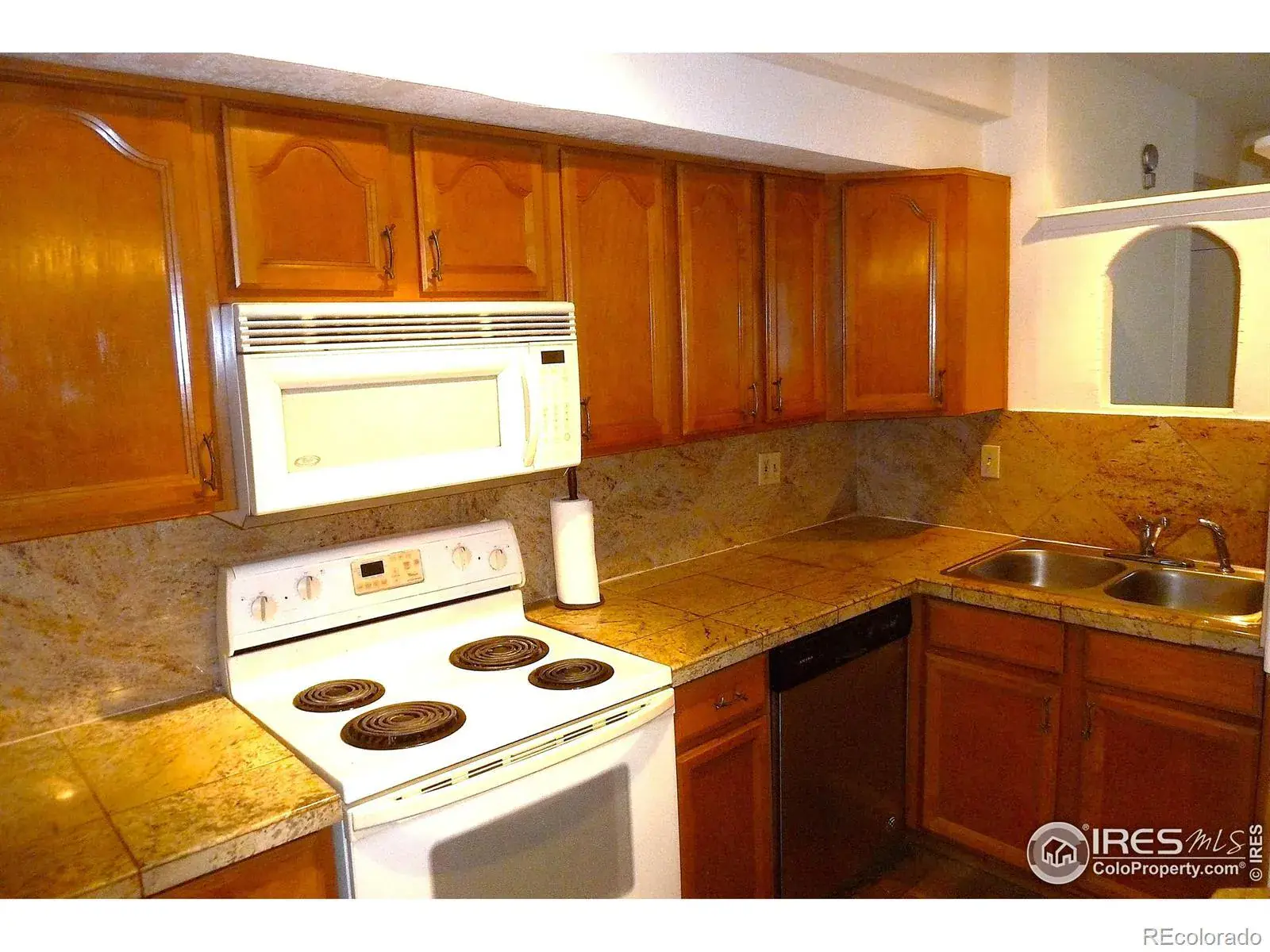590 N Logan Street #110 Denver CO 80203 MLS #RECIR1047721 12102025014021 1600 4