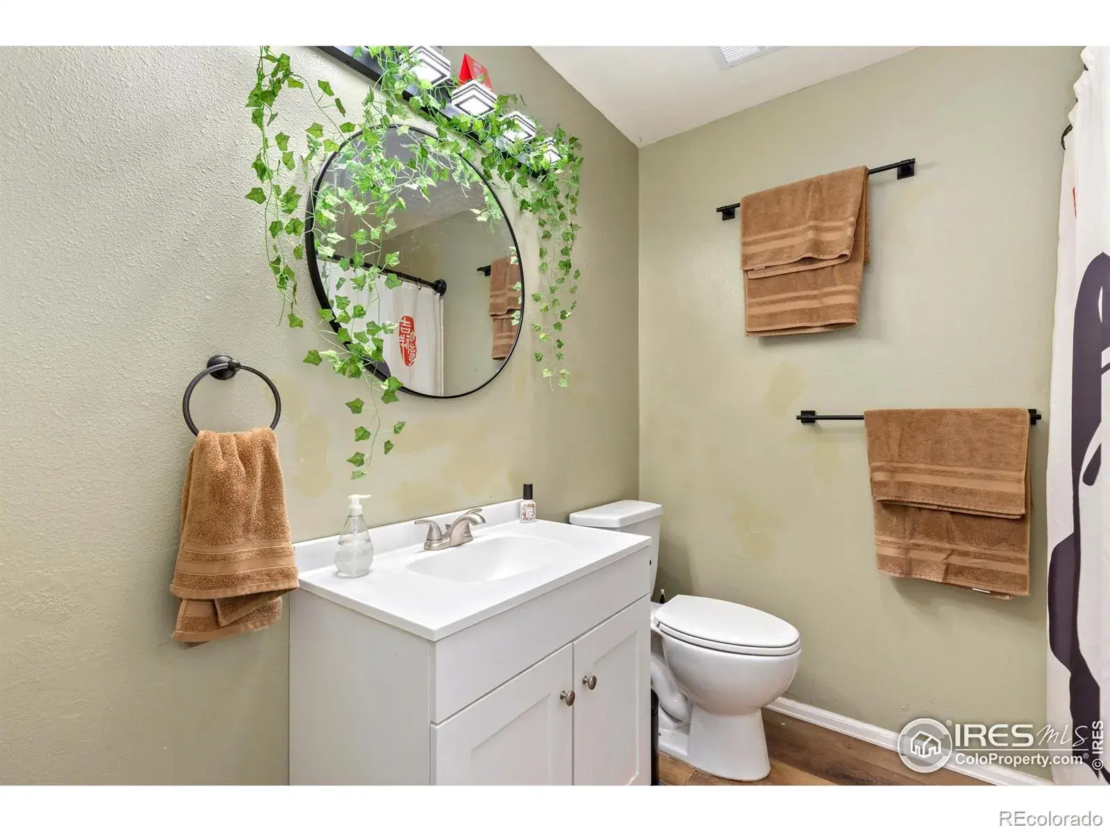 12022025183456 1600 11