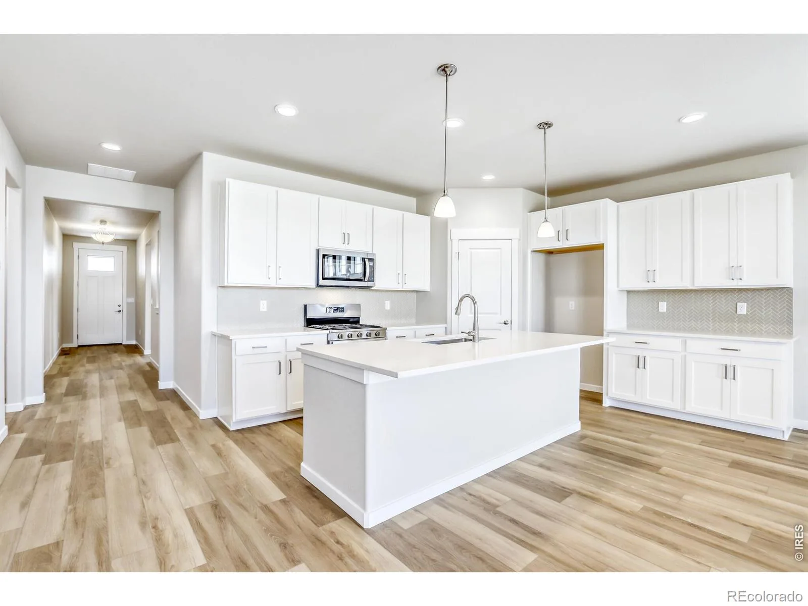 5871 Aspenglow Street Firestone CO 80504 | MLS #RECIR1048161 06242026004847 1600 13